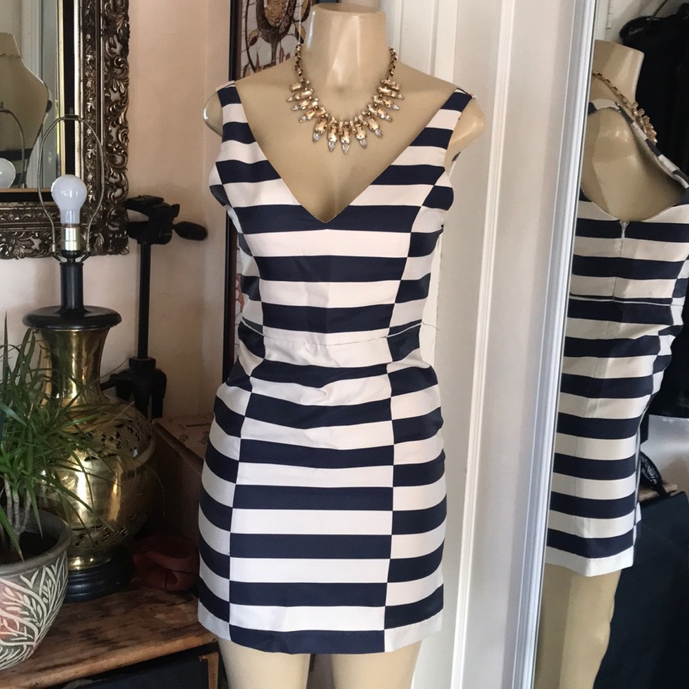SOLD- DOLCE VITA NAVY & CREAM BACK OUT MINI DRESS - Picture 7 of 8